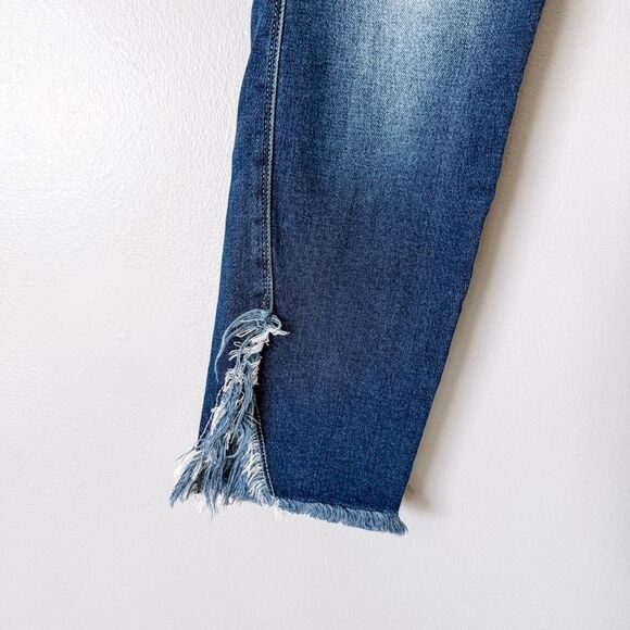 Kancan Dark Wash Straight Leg Crop Distressed Jean Size 11/29 - Picture 4 of 9